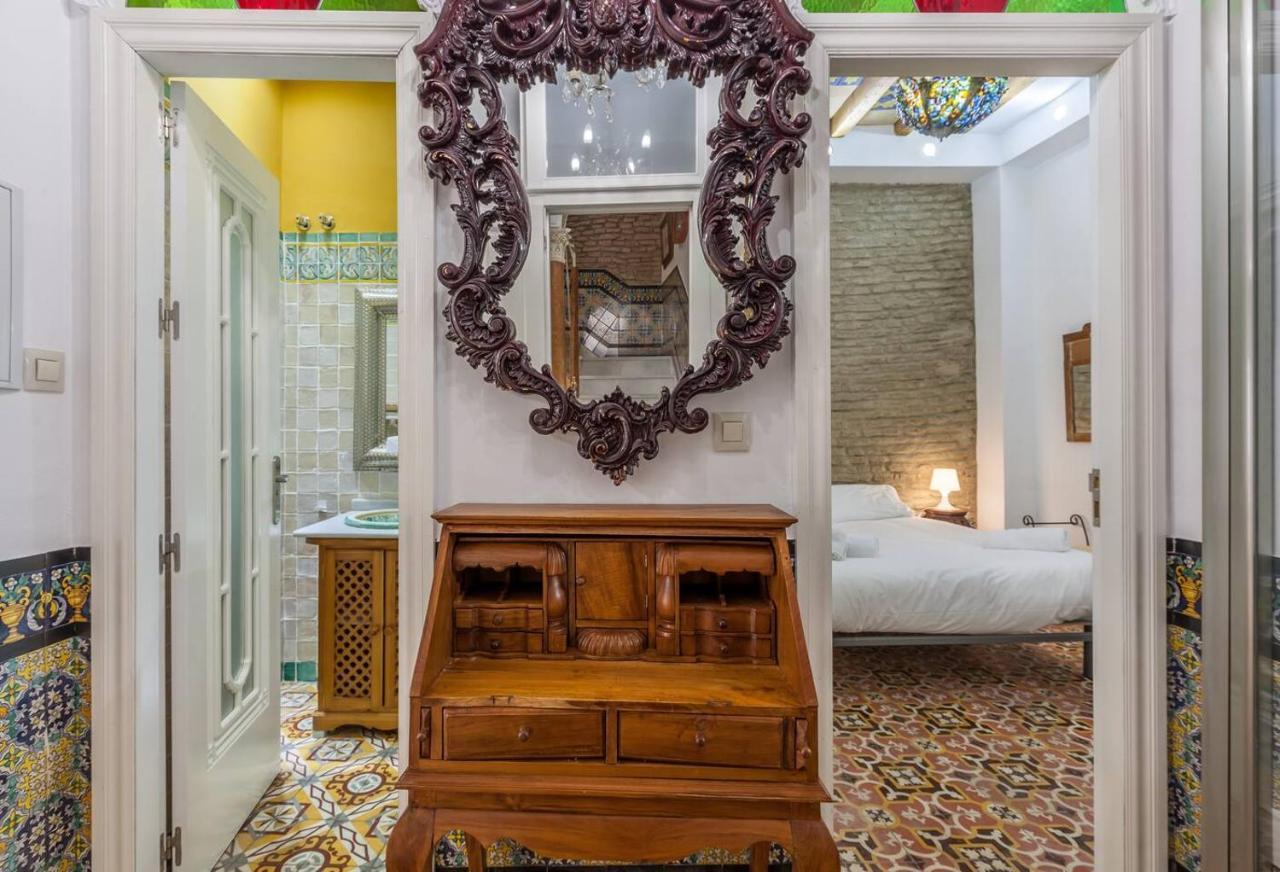 Pequeño palacete Calle Santas Patronas Sevilla Exterior foto