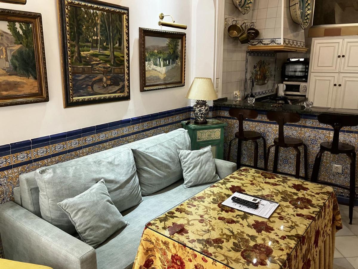 Pequeño palacete Calle Santas Patronas Sevilla Exterior foto