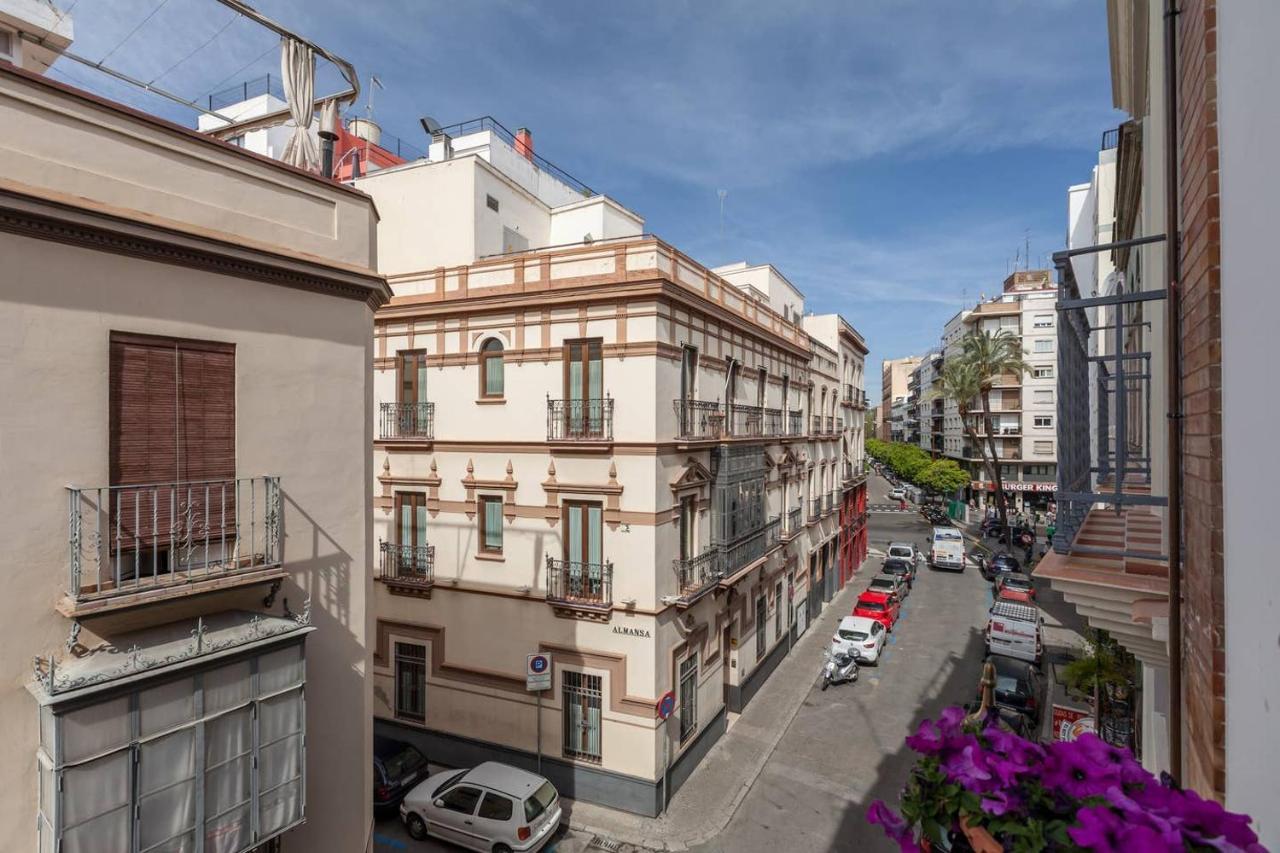 Pequeño palacete Calle Santas Patronas Sevilla Exterior foto